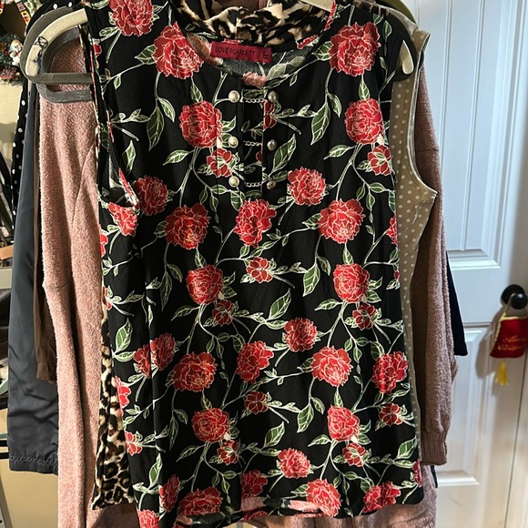 Love Scarlett   Flower blouse - Picture 1 of 3
